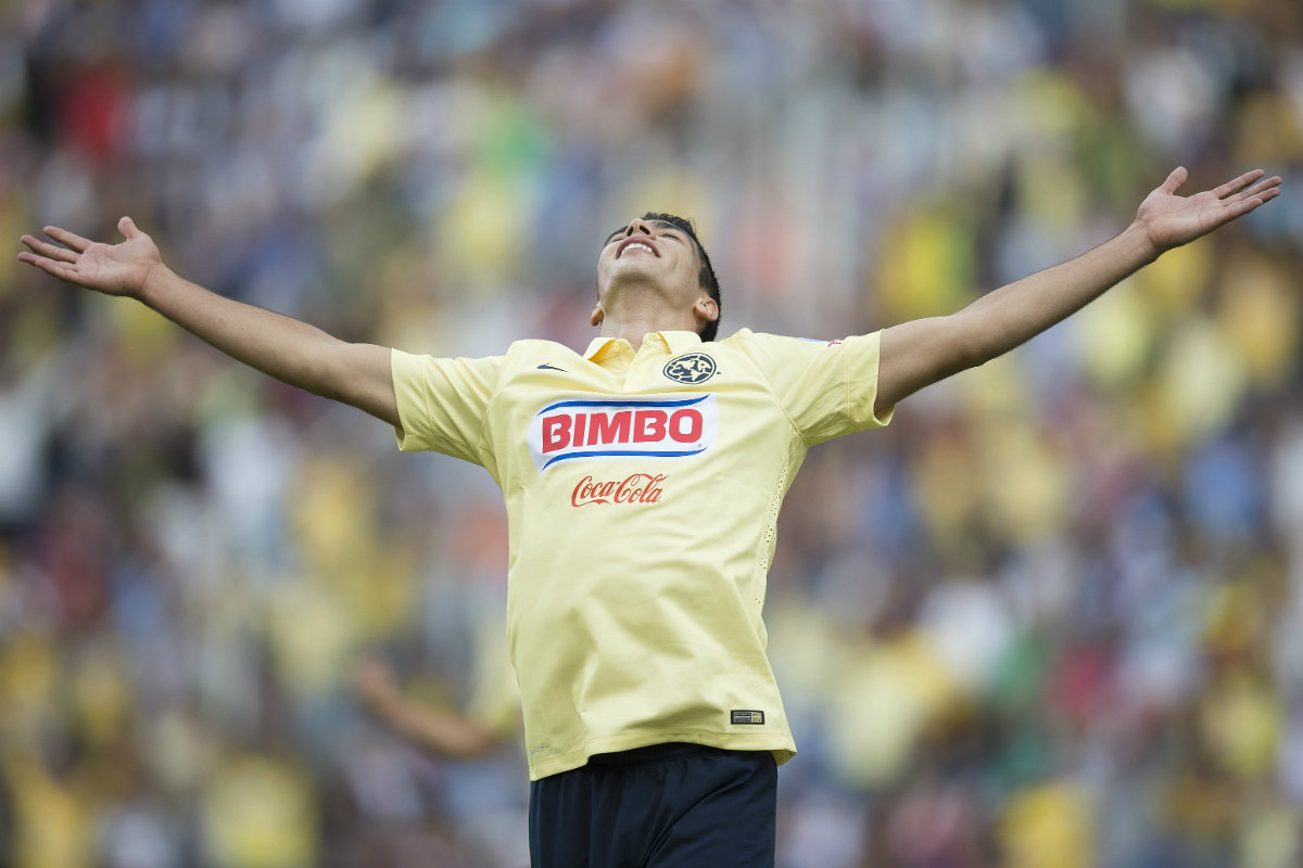 Celebración de Raúl Jiménez tras anotar un triplete ante el Puebla 