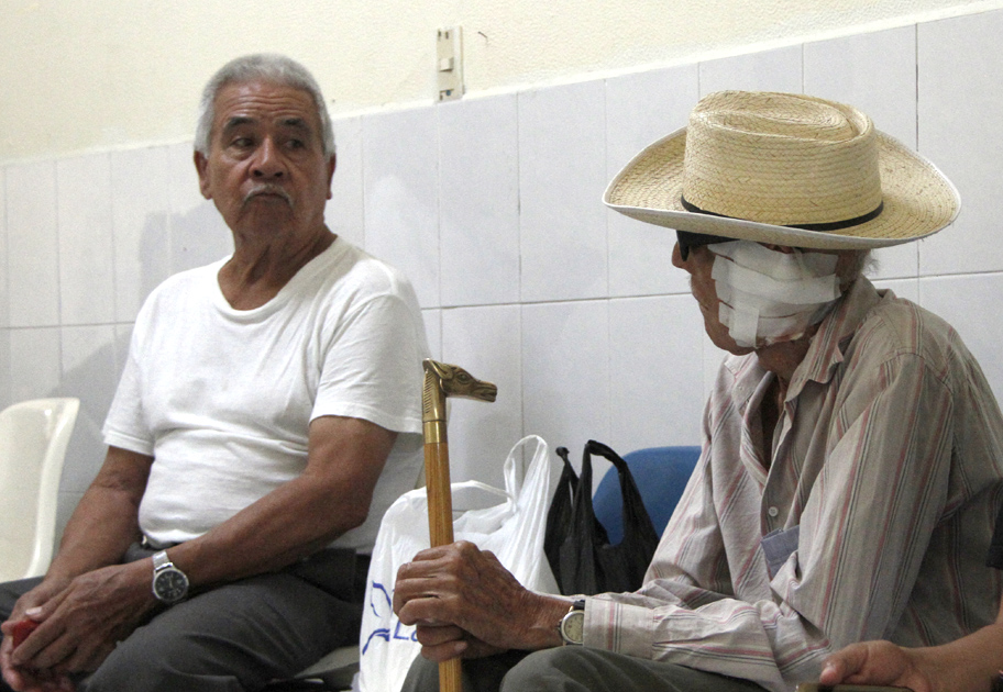 La geriatría trata las enfermedades derivadas por el envejecimiento.