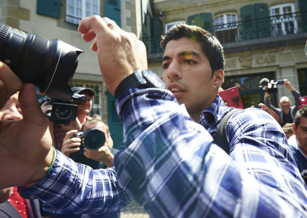 Luis Suárez a la salida del Tribunal de Arbitraje Deportivo 