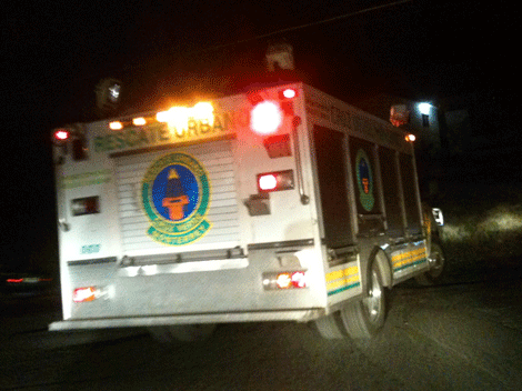 Una unidad de rescate de la Cruz Verde recorre la zona de Lincoln.