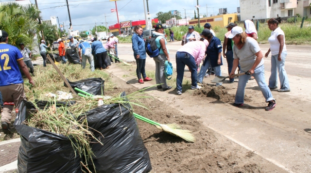 Emplean a poco más de 30 personas en Altamira como parte del programa “Empleo Temporal” que implementó la Sedesol en Tamaulipas. 