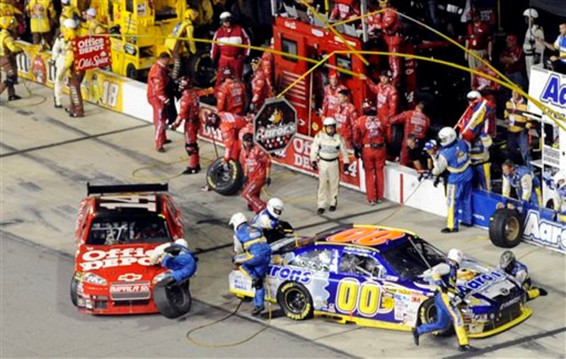 Momento en que Tony Stewart arrolla a Kevin Ward Jr. de 20 años de edad 