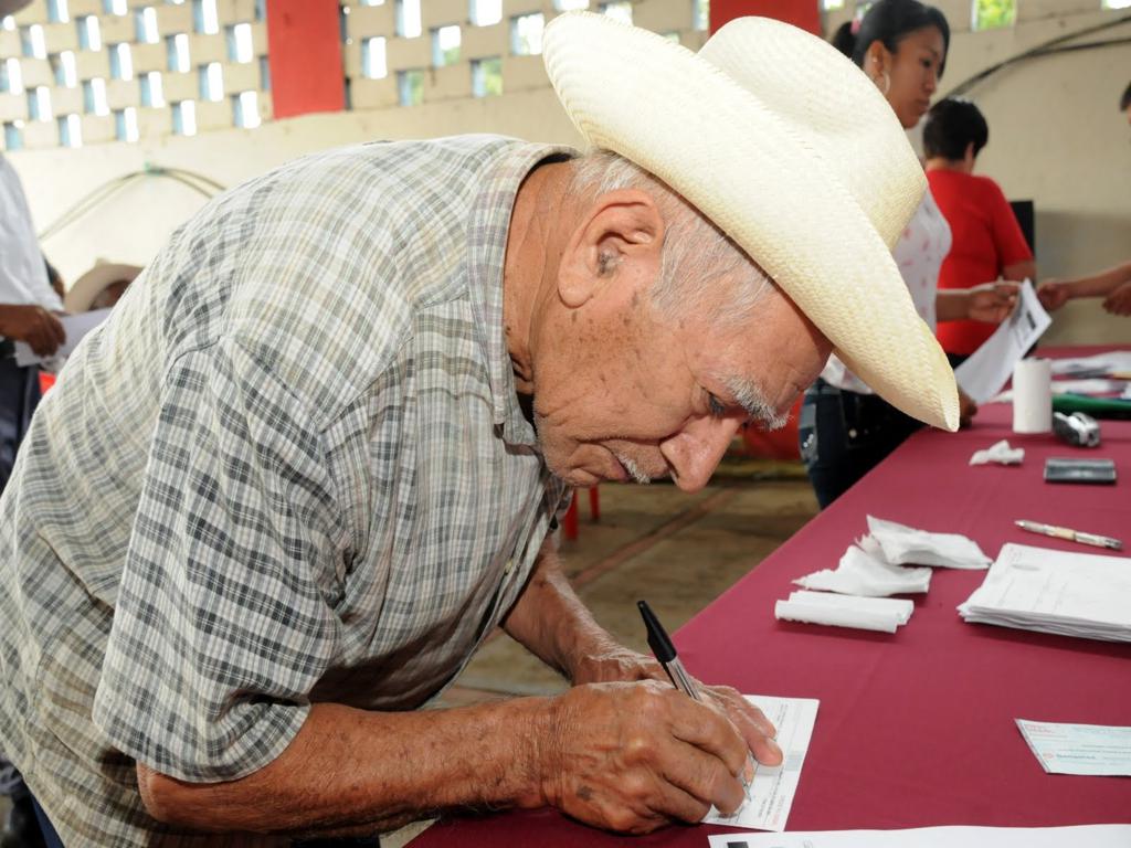 La gente de la tercera edad no quiere perder del todo su propiedad.
