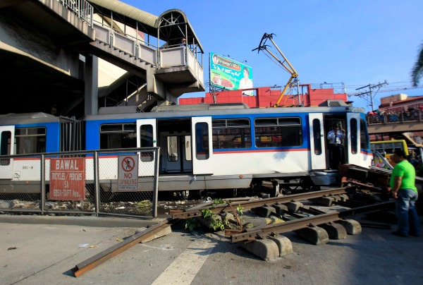 El descarrilamiento de un convoy del Metro de Manila originó una estampida que dejó decenas de heridos en la estación Taft Avenue, situada en distrito