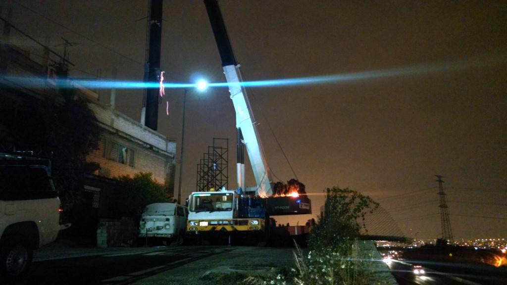 Las estructuras retiradas medían once metros de ancho y siete de alto, con una base tubular de 20 metros,