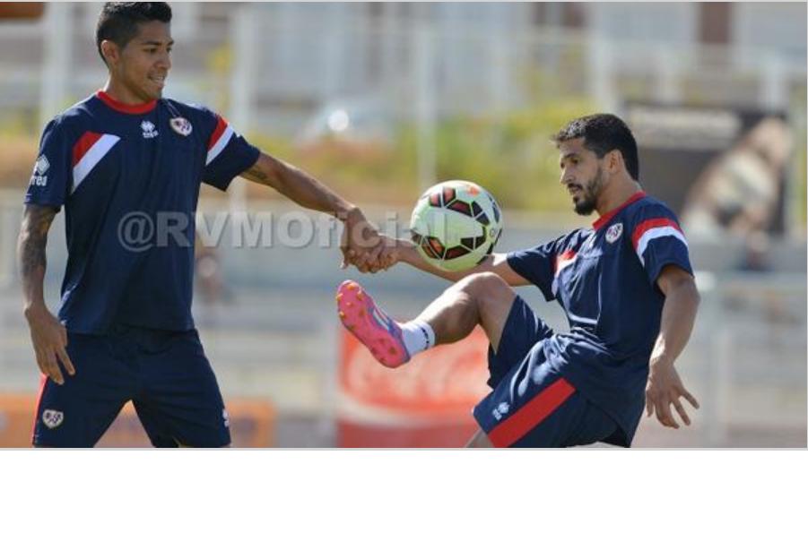 Javier Aquino en entenamiento con el Rayo