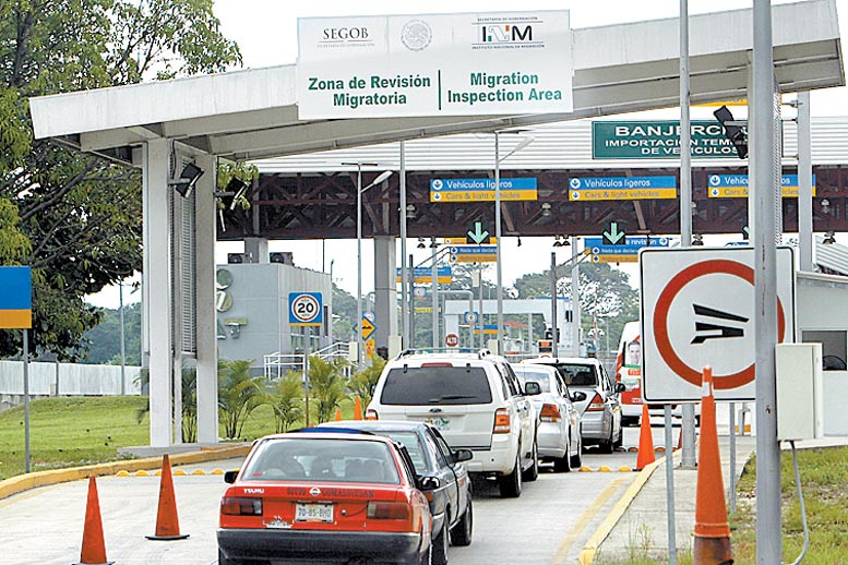 La carretera federal 220 que los migrantes buscan evitar.