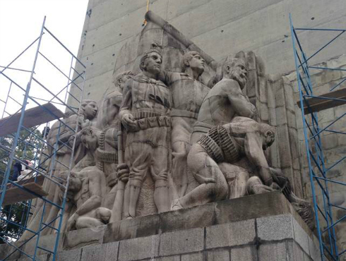En la primera etapa de rehabilitación integral del Parque La Bombilla, el Monumento a Álvaro Obregón es restaurado.