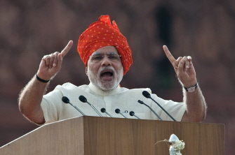 El primer ministro de India, Narendra Modi, habla en el Fuerte Rojo en el 68 aniversario de la Independencia, en Nueva Delhi