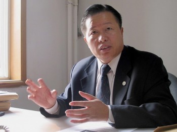 El abogado chino Gao Zhiseng, en una fotografía de cuando ejercía su trabajo en 2005
