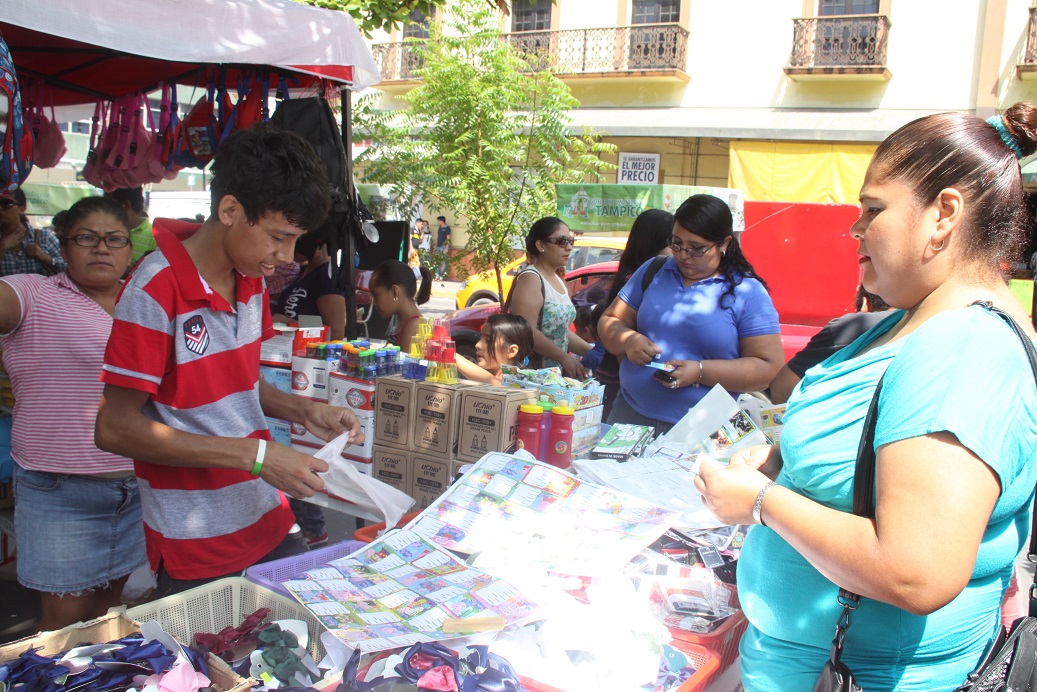 Las compras de regreso a clases no se hicieron esperar para el último fin de semana, previo al inicio del periodo escolar.