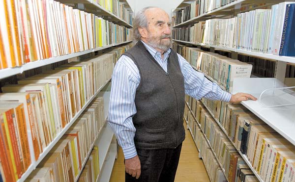 Ha trabajado en el FCE, Siglo XXI y El Colegio de México.