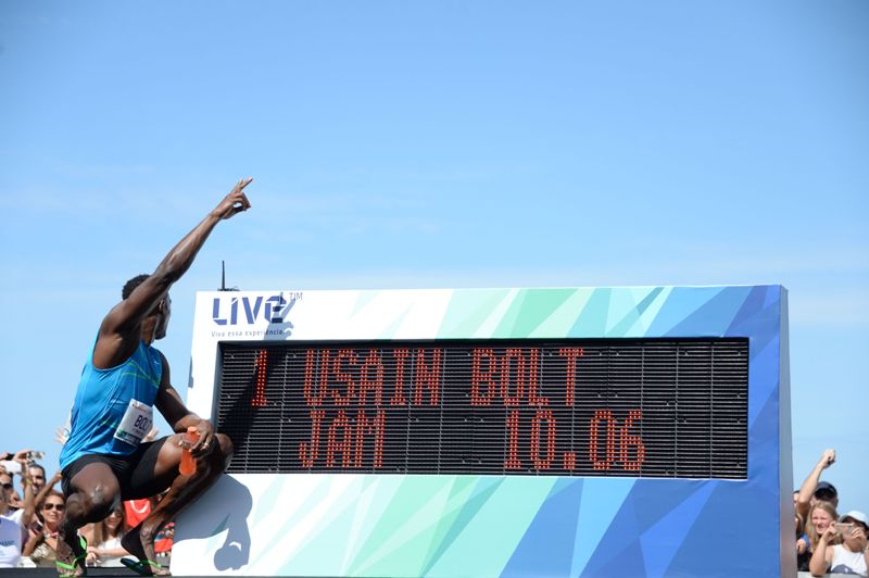 Bolt gana sus primeros 100 m del año en carrera de exhibición en Rio