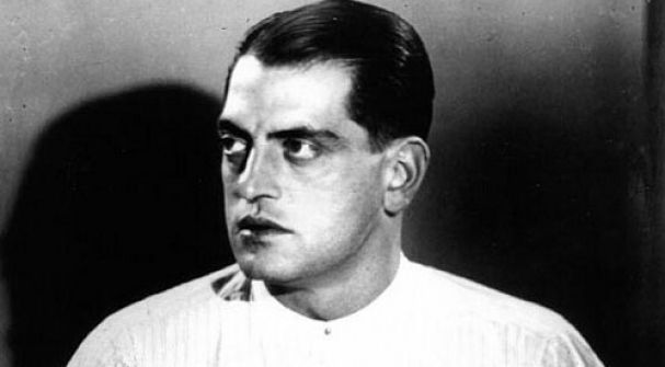 Luis Buñuel Portolés nació el 22 de febrero de 1900 en Calanda, en la provincia española de Teruel, Aragón.
