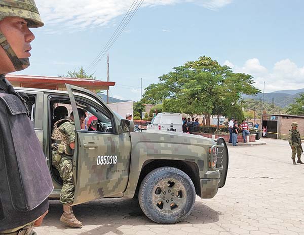 Vigilancia militar tras el enfrentamiento armado.