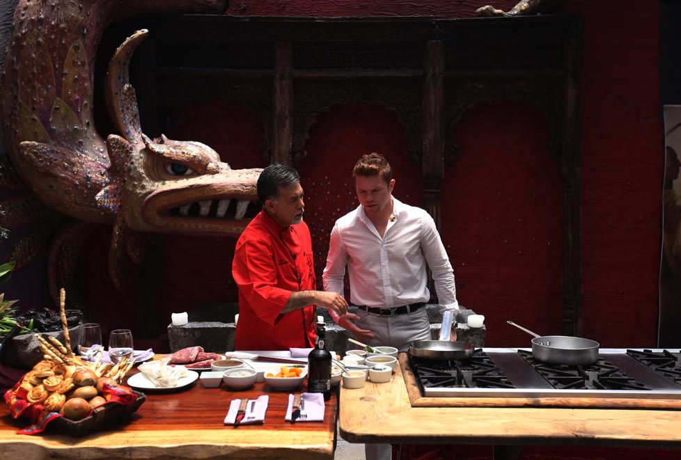 Canelo Álvarez cocina “Tierra y Mar”