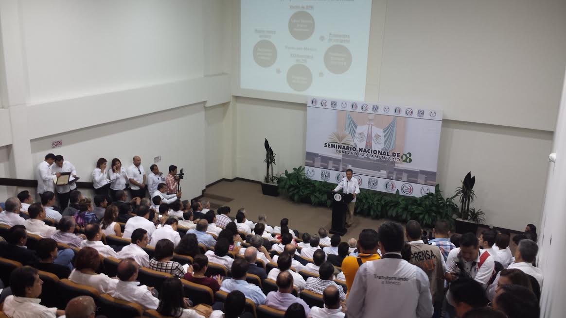 El líder nacional del PRI visitó la capital del estado para participar en el Seminario Nacional de Derecho Parlamentario, que se desarrolla en el Cong