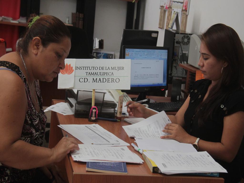 Pese a sus carencias, los Institutos de la Mujer atienden a un gran número de personas.