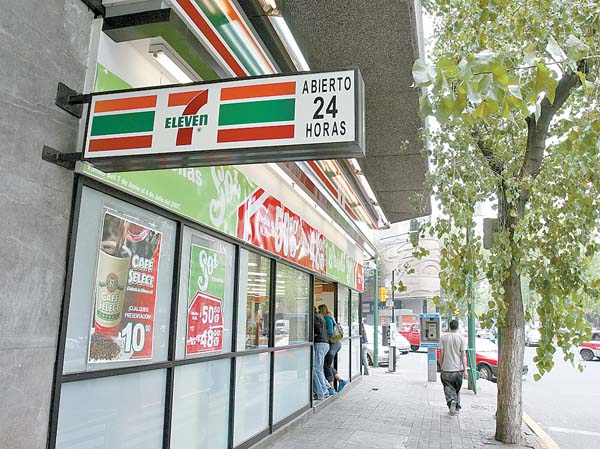 La propuesta es depositar en la red de tiendas 7-Eleven y de las oficinas de Telégrafos.