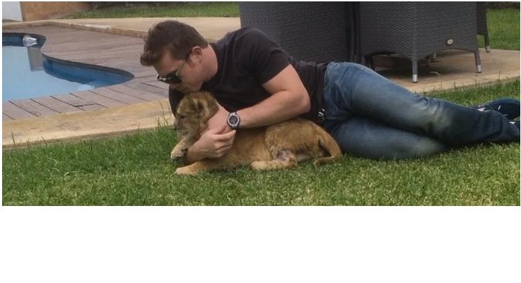 El 'Canelo' con su nueva mascota