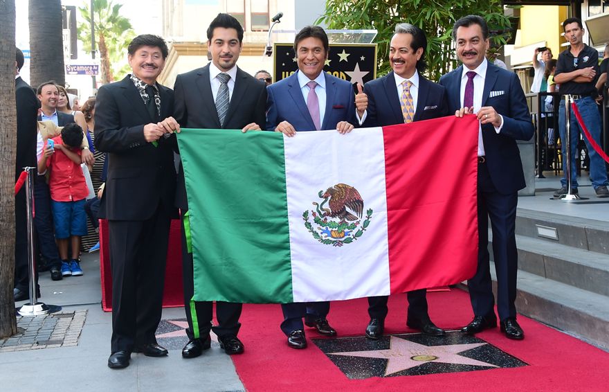 Los Tigres mostraron orgullosos la bandera de México.