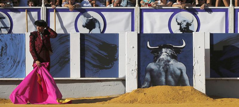 Obras del artista Laurent Pallatier lucen en la plaza de La Malagueta, que con motivo de la "V Corrida Picassiana".