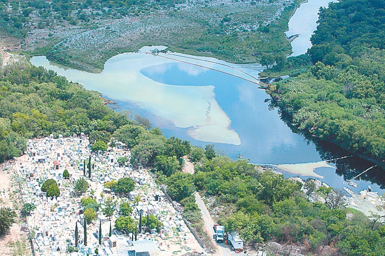 Se estiman daños en 6.5 kilómetros del afluente y 11.5 de acequia.