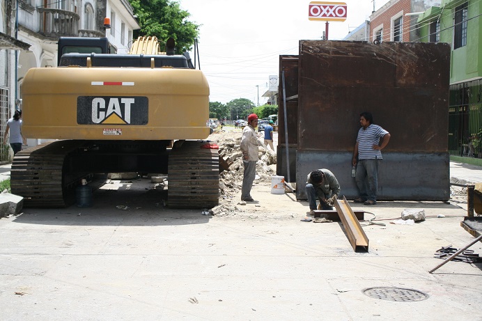 Uno de los hundimientos más grandes que se tiene registrado en Ciudad Madero lleva un año sin ser reparado