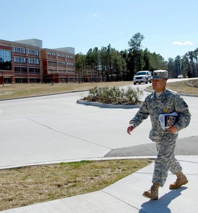 Se levantó la alerta de "tirador activo" en la base de Fort Lee, Virginia, luego de que una mujer soldado resultara herida al tratar de suicidarse.
