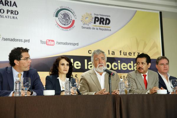 Conferencia de prensa de los senadores del PRD para apoyar a Miguel Barbosa como presidente del Senado.
