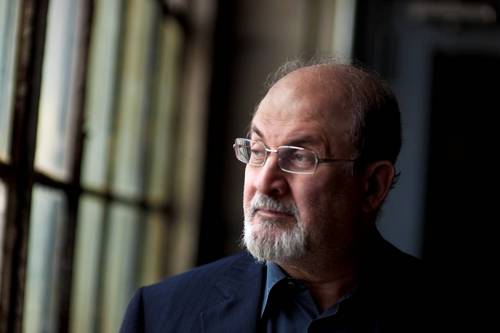 El escritor indo-británico Salman Rushdie.