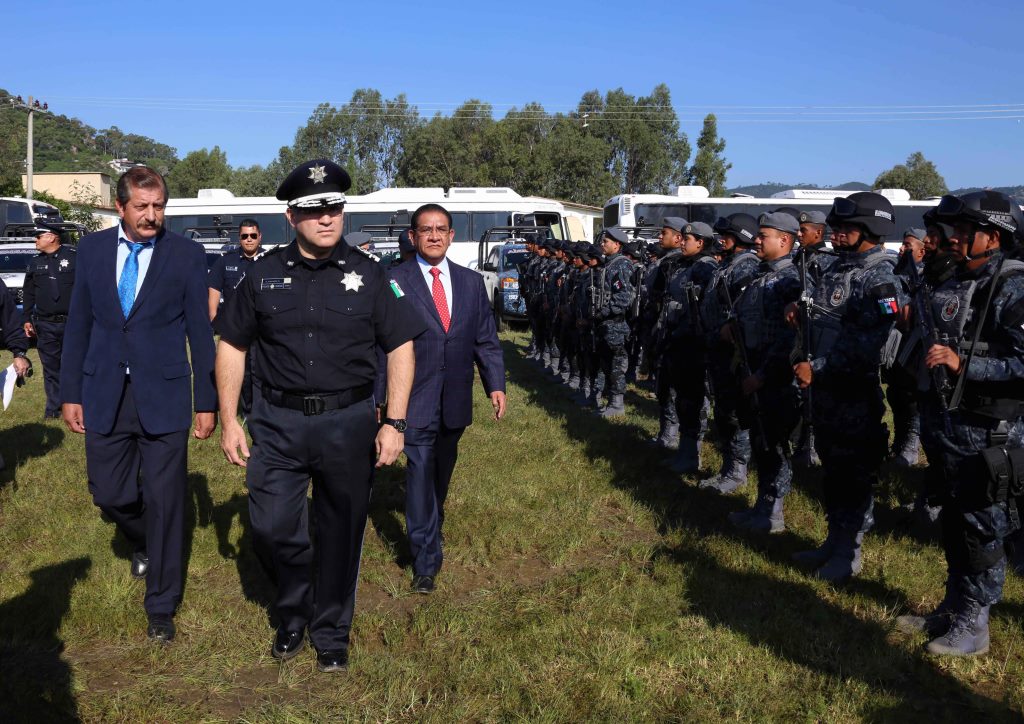 El comisionado General de la Policía Federal, Enrique Galindo, realizó el pase de lista de los gendarmes en el campo deportivo de San Antonio. 