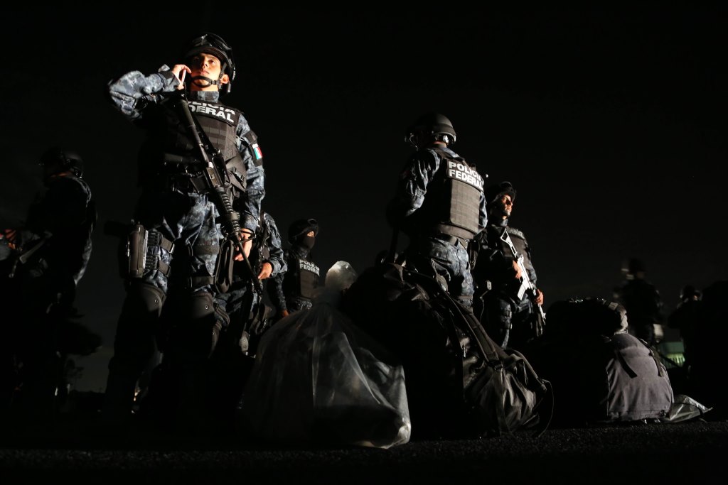Los elementos de la Gendarmería se suman a los de la Sedena, Semar, PGR y de la Secretaría de Seguridad Ciudadana que se encuentran en el lugar.