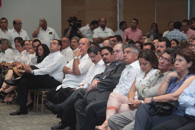 El gobernador de Tamaulipas, Egidio Torre Cantú dio hoy una gira por Tampico.
