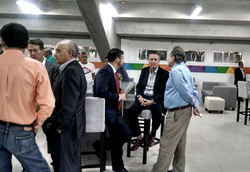 De izquierda a derecha: Agustín Manzo, 'Billy' Álvarez; Rafael Puente del Río, Jorge Vergara y Decio de María, en el 'Coruco' Díaz 