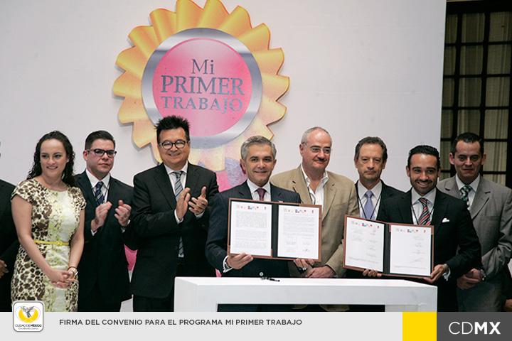 El jefe de gobierno dijo que el programa 'Mi Primer Trabajo' vincula a los jóvenes que buscan empleo con las ofertas laborales de las empresas. 