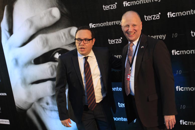 Juan Manuel González, director del FIC, y Joseph M. Pomper, cónsul de EU.