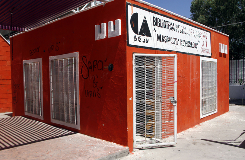 Biblioteca dentro de unidad deportiva.