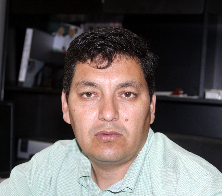 Coordinador Jurídico de la Secretaría de Educación, Enrique Flores Ruiz.