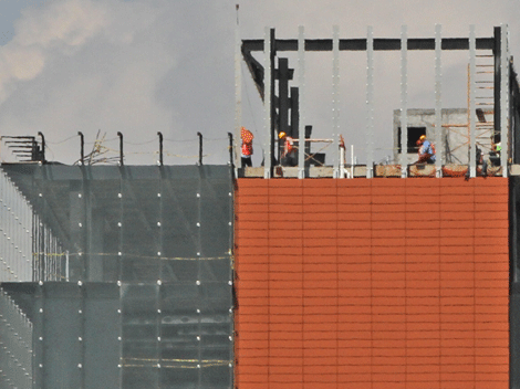 Los trabajos de demolición no se han detenido.