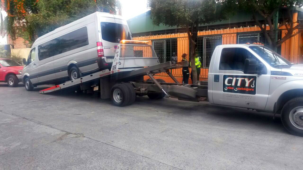 Los conductores o propietarios de los vehículos retirados pagarán entre 150 y 200 días de salario mínimo