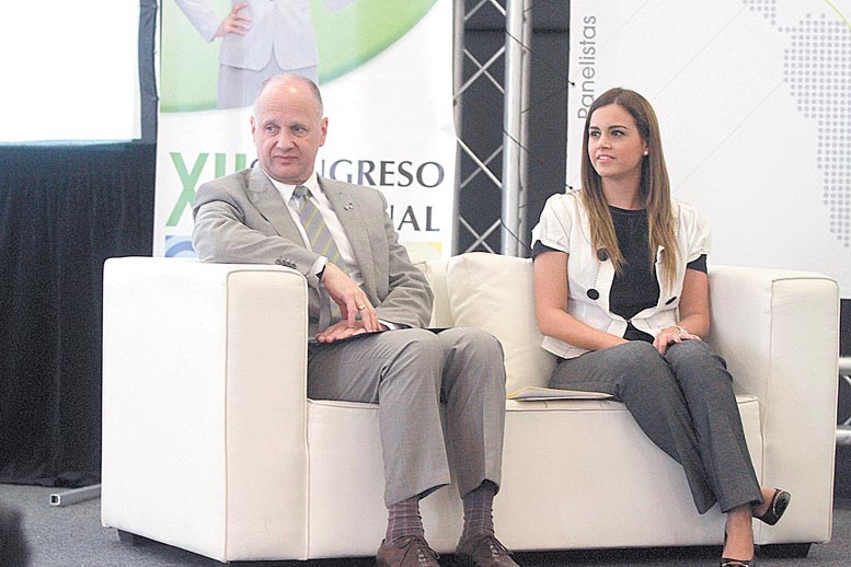 Joseph M. Pomper y Lorena de la Garza Venecia.
