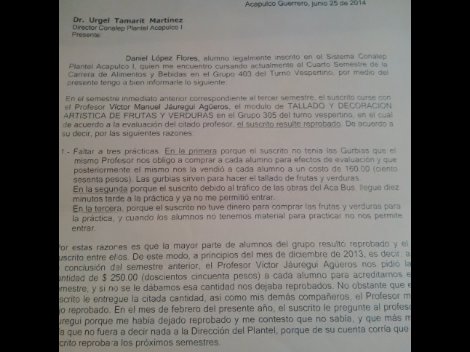 Documento en el que padres de familia y alumnos acreditan la denuncia por parte de alumnos en contra del maestro y líder sindical Víctor Manuel Jáureg