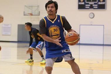 Manny Pacquiao juega con los Guerreros de Oakland
