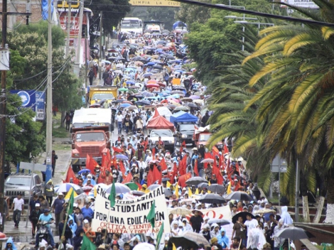 Las marchas partieron en punto de las 17:00 horas de dos puntos, uno de la calzada Porfirio Díaz y otra del entronque de la carretera Panamericana se 