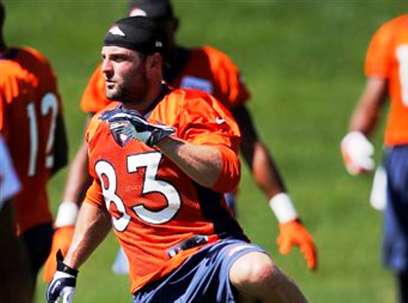 Wes Welker en su primer entrenamiento después de la lesión que lo alejó de los emparrillados