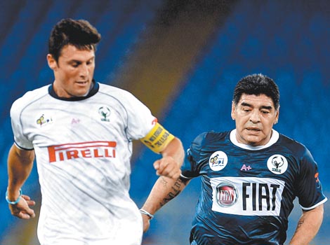 Javier Zaneti y Maradona.
