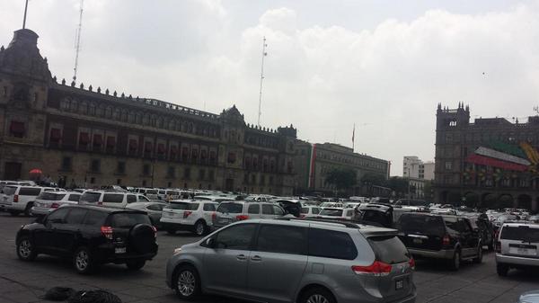 Así luce la explanada del Zócalo capitalino, durante el Segundo Informe del presidente Peña Nieto.