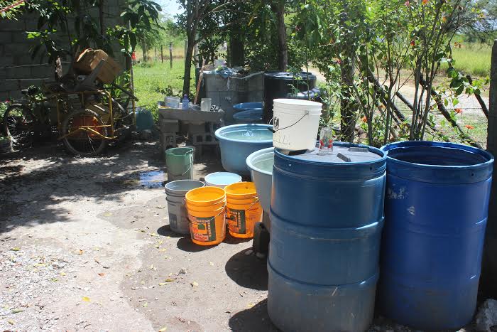 Abastecen de agua a familias en Mante