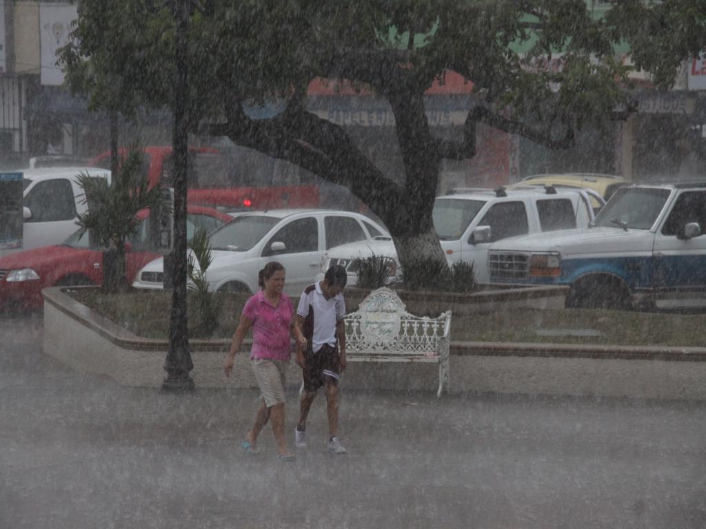 Los efectos de la tormenta tropical se sentirán hasta el día jueves.